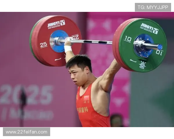 2026年举重比赛105公斤级精彩瞬间回顾与分析